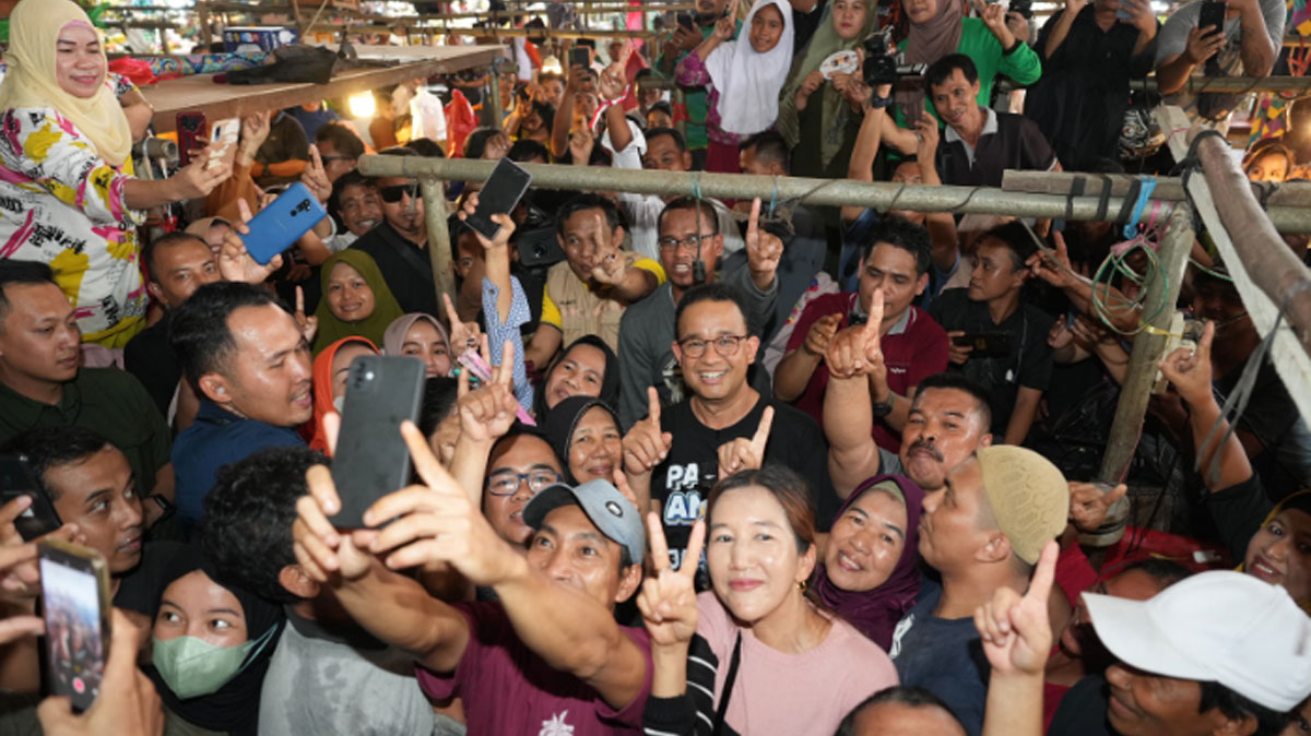 Pedagang Pasar Pagi Angso Duo Jambi Keluhkan Modal, Anies: Koperasi Solusinya